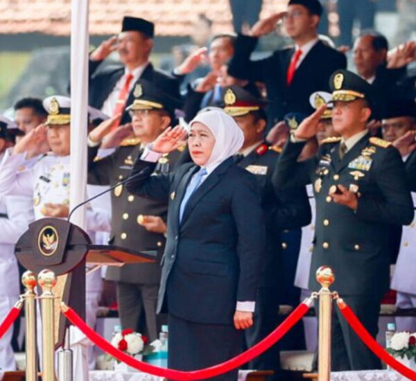 Ikatan-Pemuda-Tionghoa-Indonesia-(IPTI)-Jatim-Turut-Berpartisipasi-Dalam-Upacara-Sumpah-Pemuda-Ke-97Gubernur-Khofifah-Pimpin-Hari-97